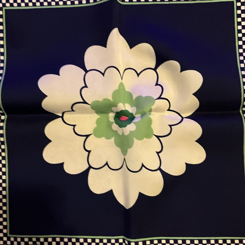 Beautiful, floral print Vintage scarf. - Picture 3 of 4